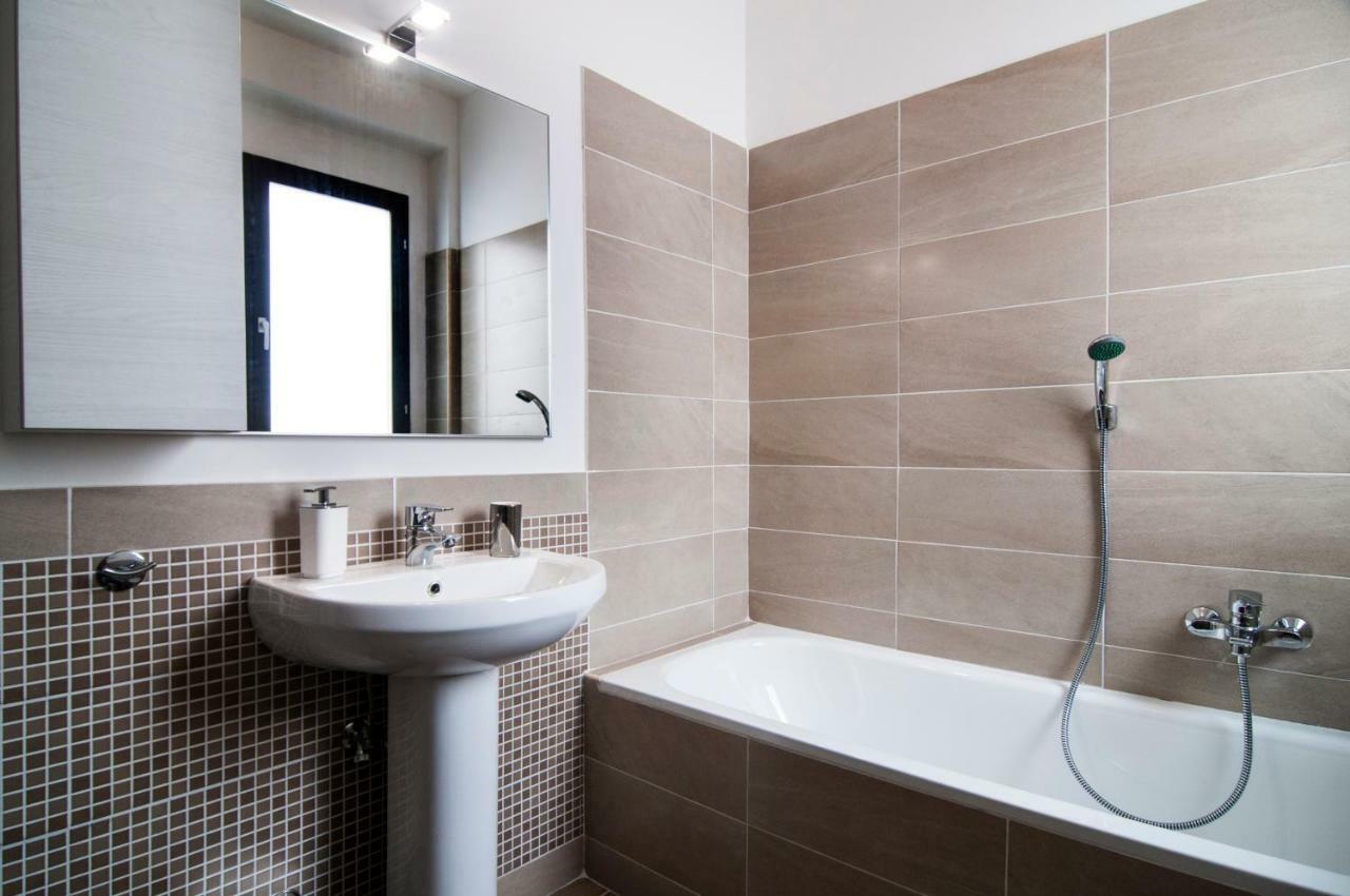 Fonte Laurentina Apartment Rom